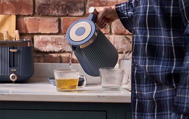 Russell Hobbs Brontë 1.7L Wasserkocher - Navy Blau | 26752