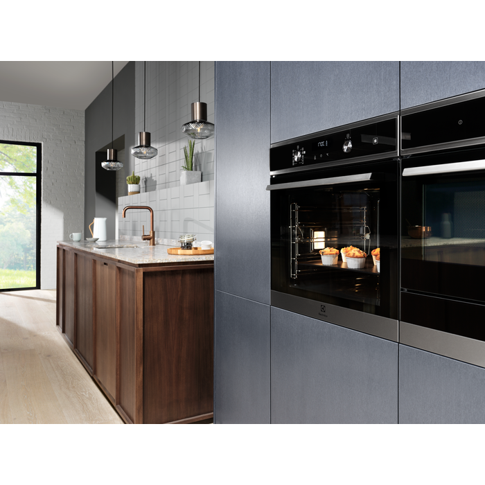 Electrolux 600 SteamBake 72L Einbau Multifunction Electric Einbaubackofen - Schwarz | EOD6C46K2
