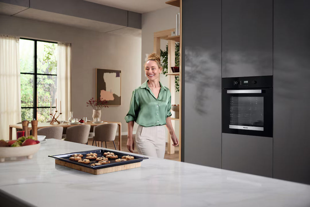 Miele Active 76L Einbau Multifunction Electric Einbaubackofen - Obsidian Schwarz & Edelstahl | H 2455 B