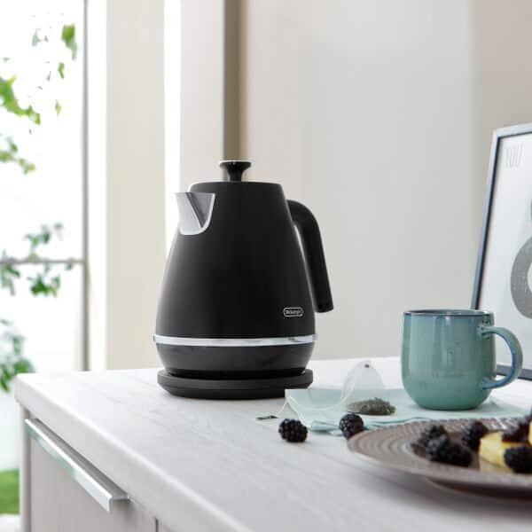 DeLonghi Distinta X 1.7L Electric Wasserkocher - Schwarz | KBIN3001.BK