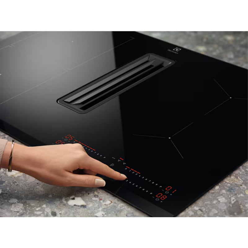 Electrolux 80CM 4 Zone Induction Kochfeld mit Extractor Ventilation System - Schwarz | LCC83443