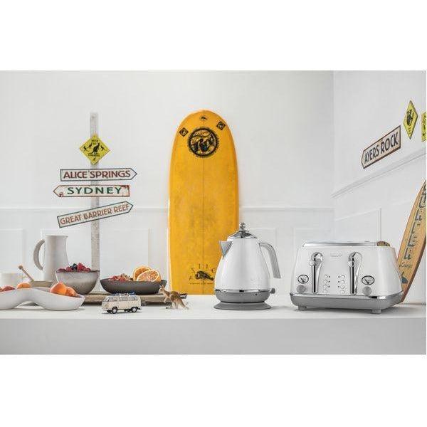 DeLonghi 1.7L Wasserkocher - Weiß | KBOC3001.W