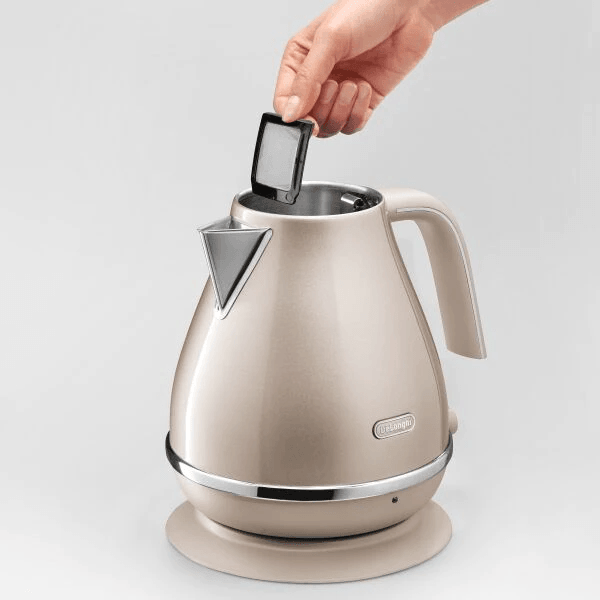 DeLonghi Icona Metallics 1.7L Wasserkocher - Beige | KBOT3001.BG