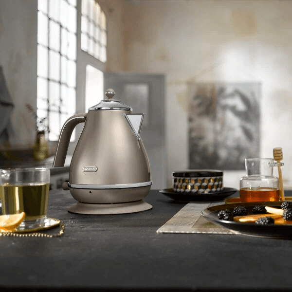 DeLonghi Icona Metallics 1.7L Wasserkocher - Beige | KBOT3001.BG