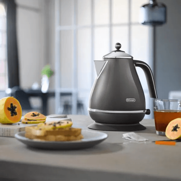 DeLonghi Icona Metallics 1.7L Wasserkocher - Grau | KBOT3001.GY